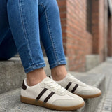 SNEAKERS I TVÅ FÄRGER
