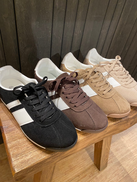 Sneakers i fyra färger