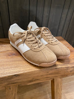 Sneakers i fyra färger
