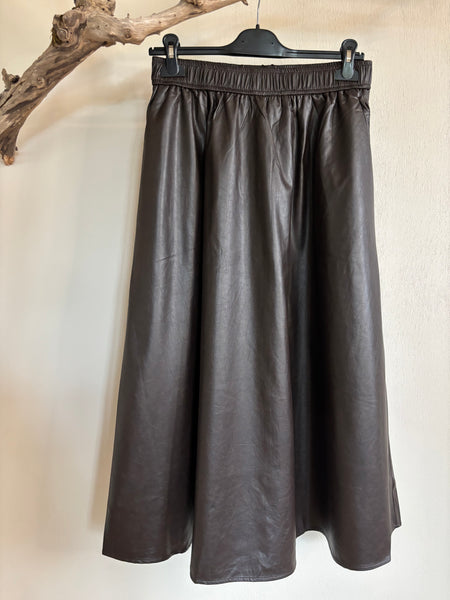 BLACK COLOUR Kjol i fuskskinn