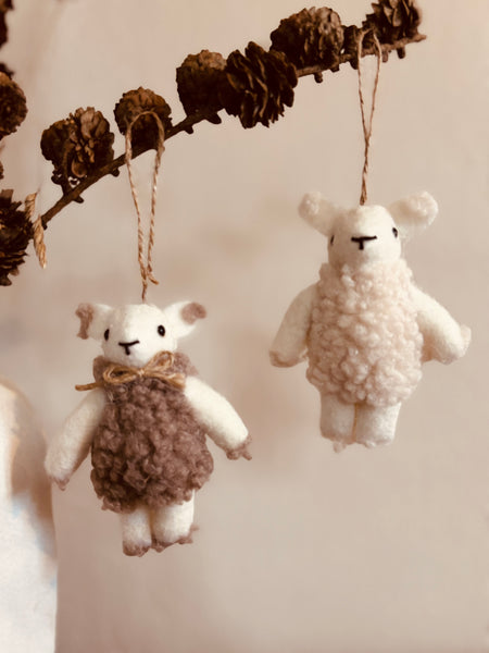 HÄNGANDE LAMM i två färger