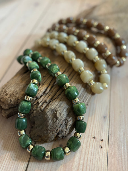 Halsband i tre färger