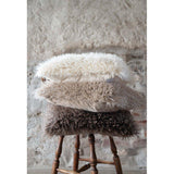 Kuddfodral i fårskinnslook